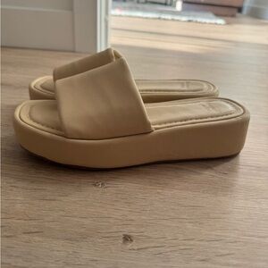 Abercrombie & Fitch Platform Slides